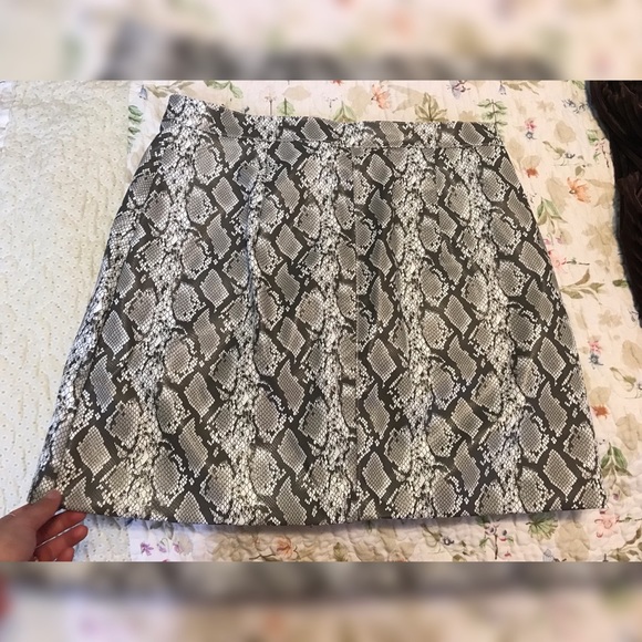 Brand new snake skirt by divided H&M - Picture 2 of 2